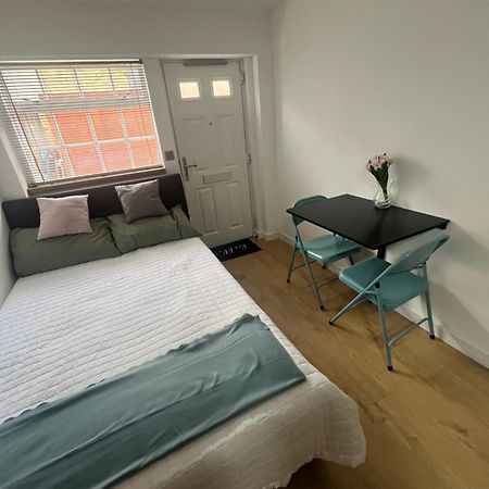 Teddington Little Gem Appartement Londen Buitenkant foto