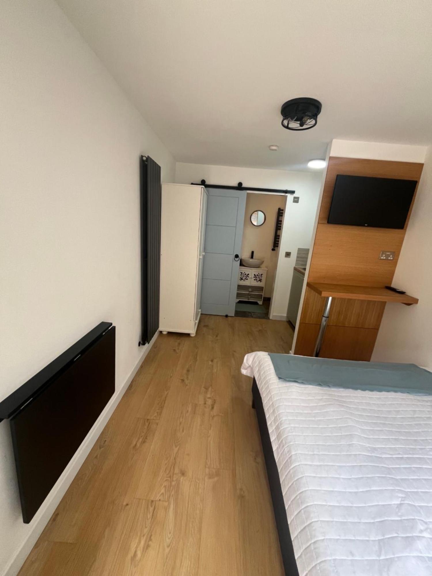 Teddington Little Gem Appartement Londen Buitenkant foto