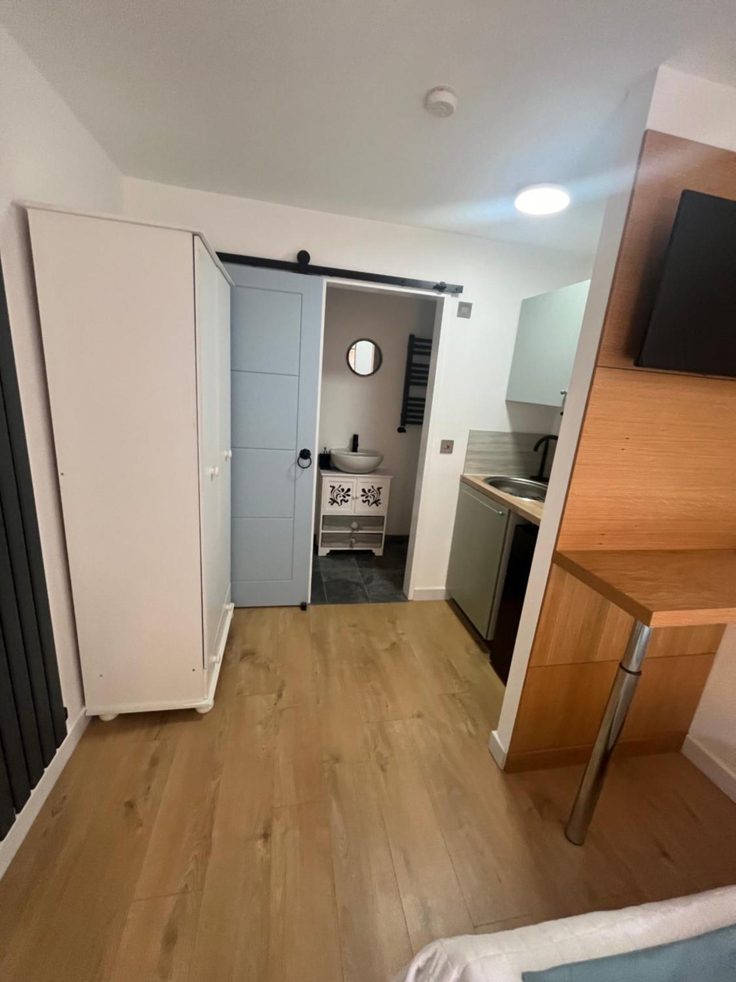 Teddington Little Gem Appartement Londen Buitenkant foto