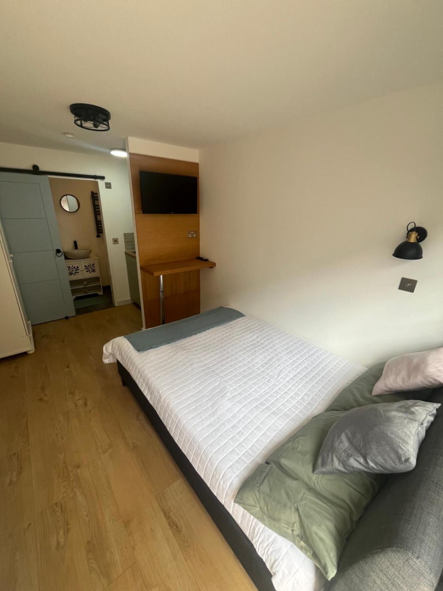 Teddington Little Gem Appartement Londen Buitenkant foto