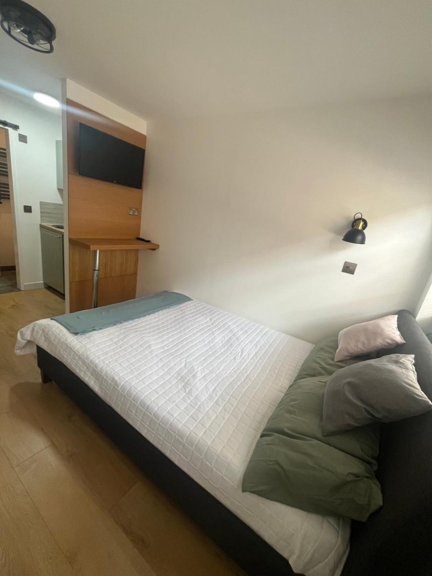 Teddington Little Gem Appartement Londen Buitenkant foto