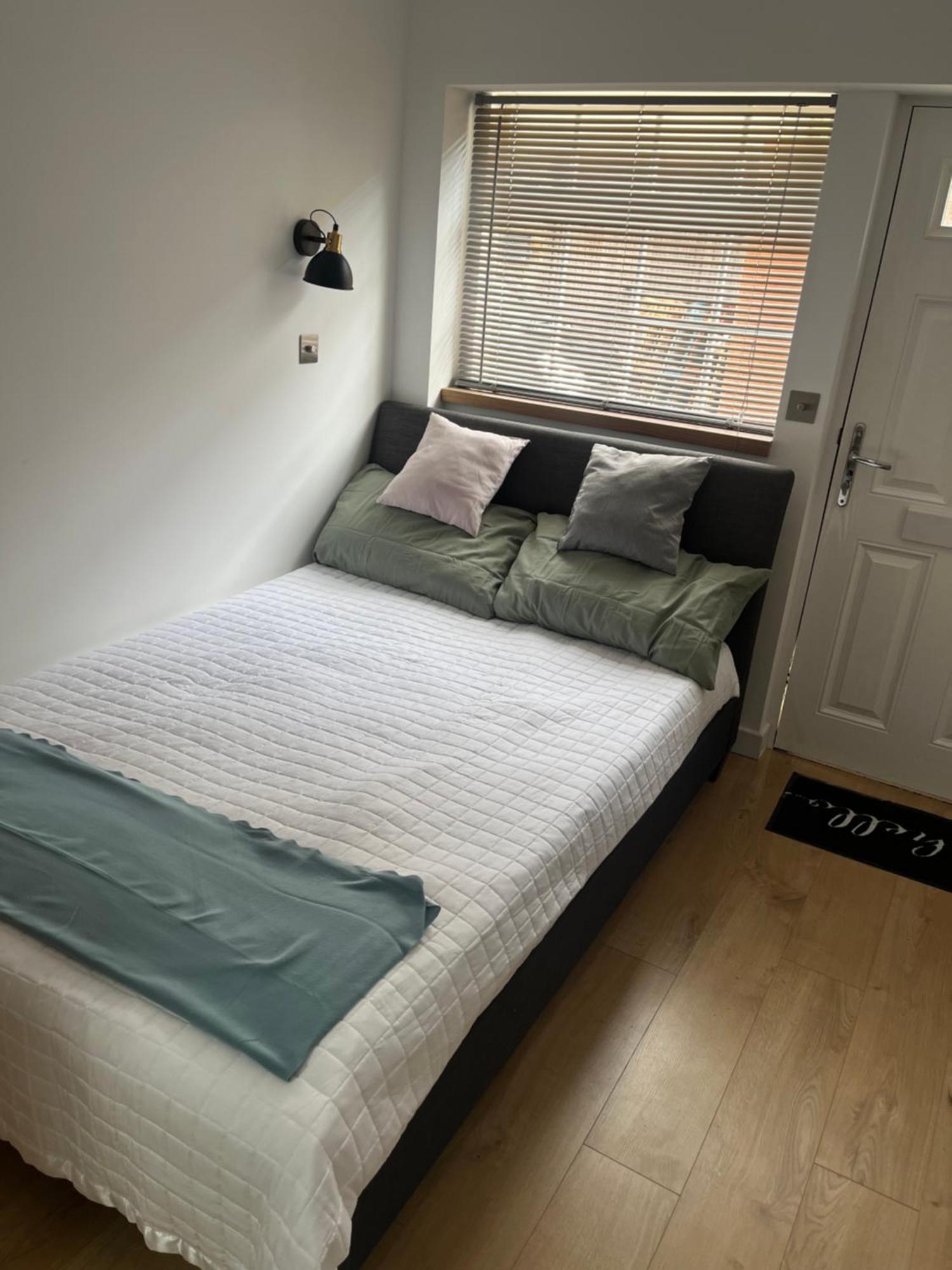 Teddington Little Gem Appartement Londen Buitenkant foto